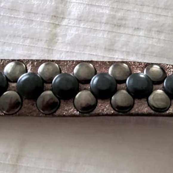 New dark bronze studded leather belt size L - Picture 2 of 3